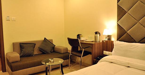 Hotel The Evergrand Palace Rajkot Exterior photo