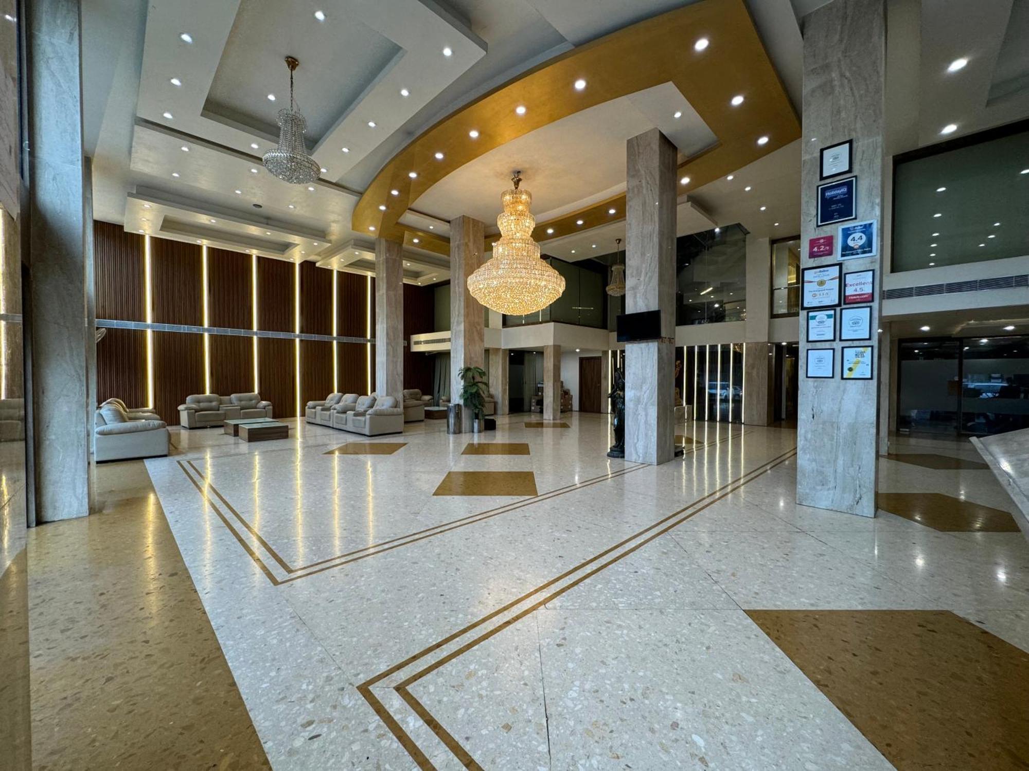 Hotel The Evergrand Palace Rajkot Exterior photo