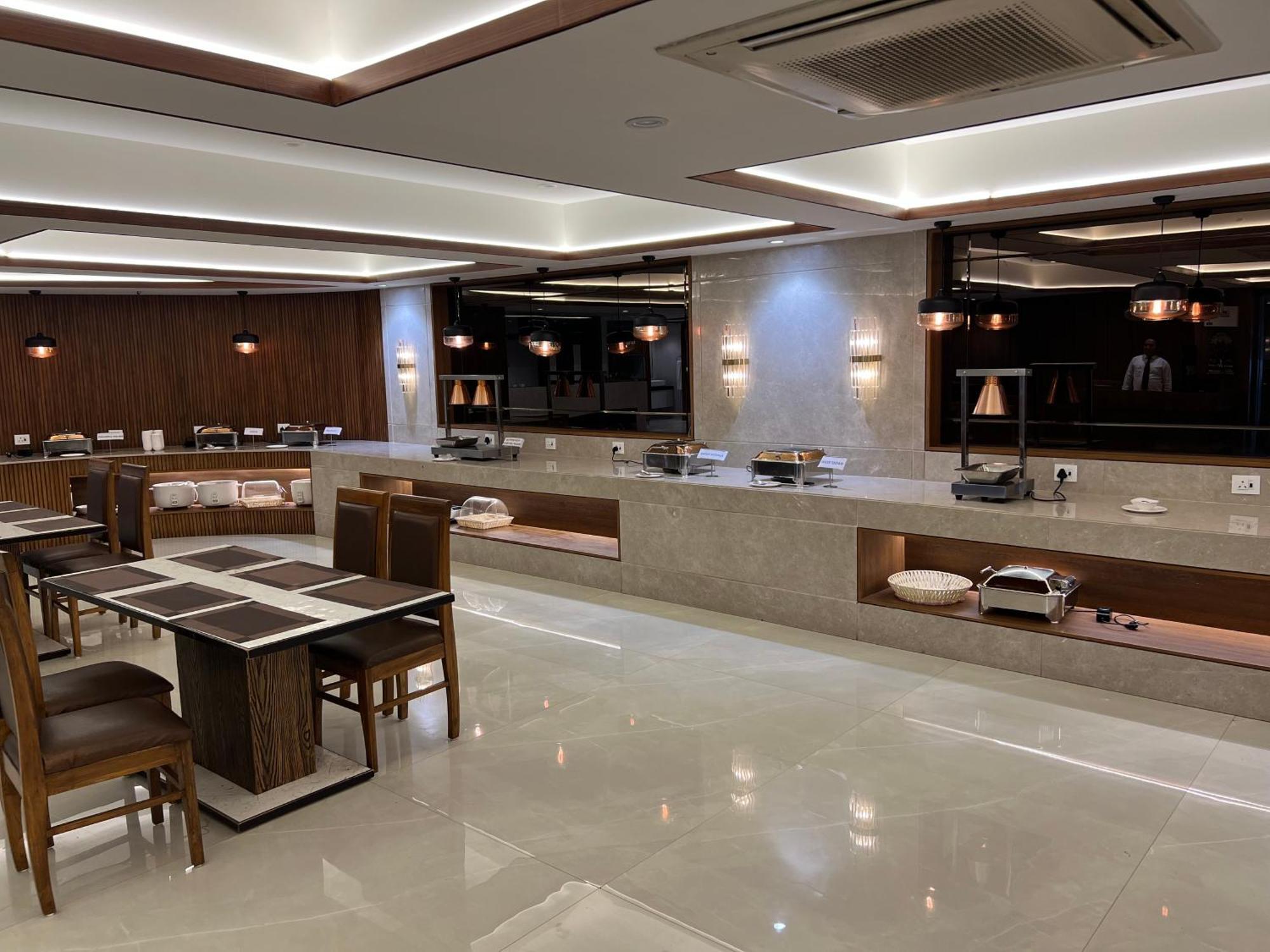 Hotel The Evergrand Palace Rajkot Exterior photo