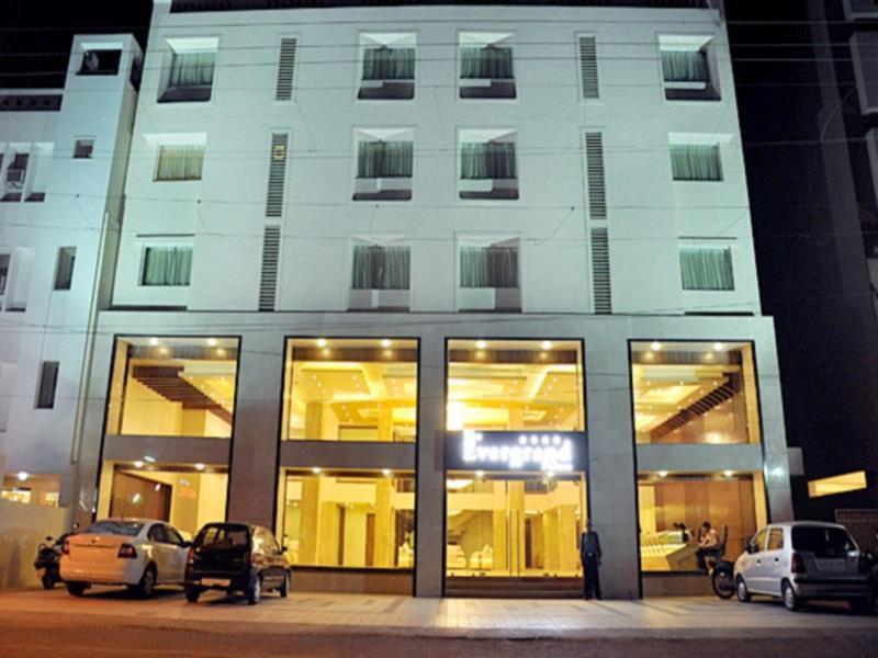 Hotel The Evergrand Palace Rajkot Exterior photo