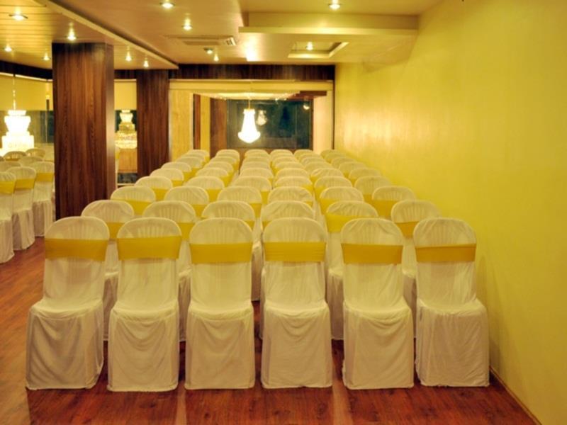 Hotel The Evergrand Palace Rajkot Exterior photo