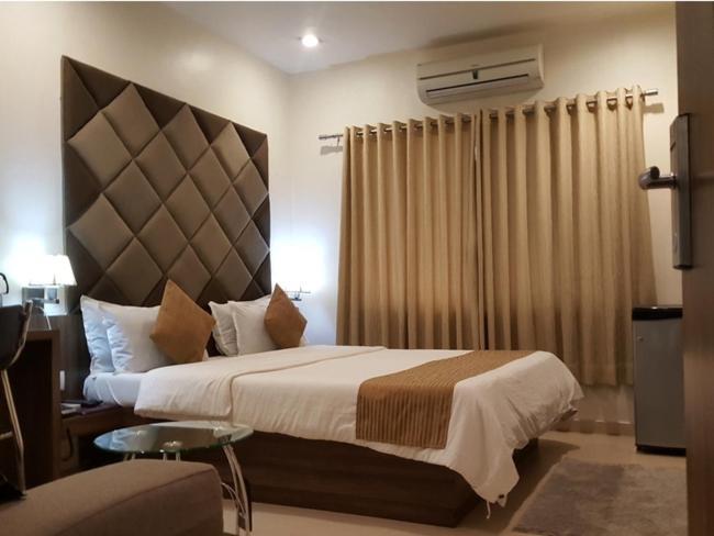 Hotel The Evergrand Palace Rajkot Exterior photo
