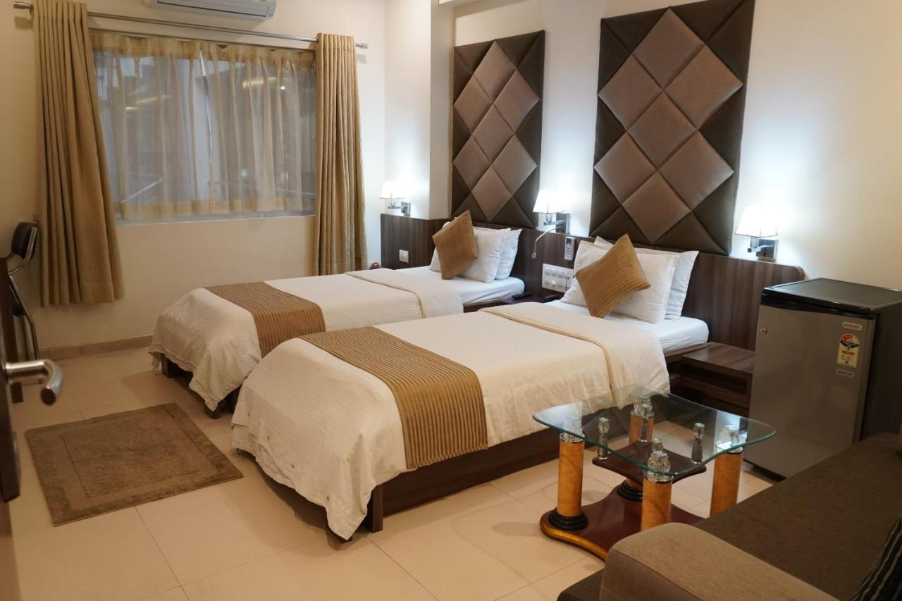 Hotel The Evergrand Palace Rajkot Exterior photo
